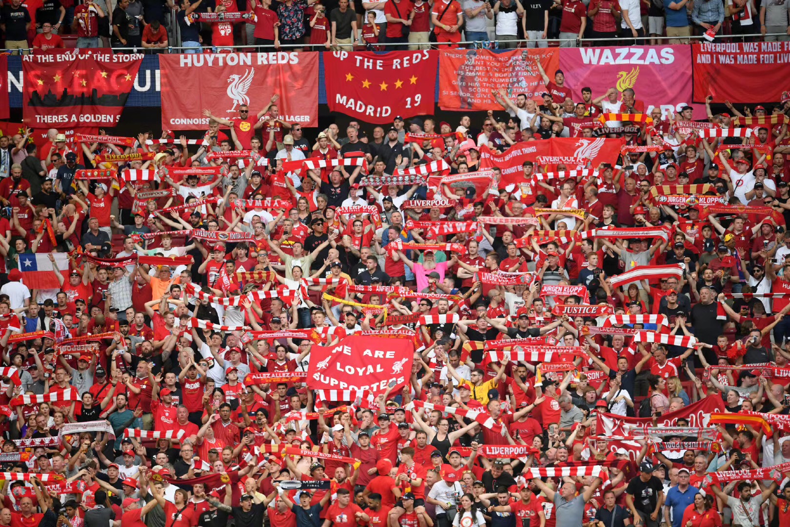 2025中超大结局：海港夺冠，亚泰、梅州降级，法比奥金靴（中超2025收官：海港封王，亚泰与梅州降级，法比奥荣膺金靴）