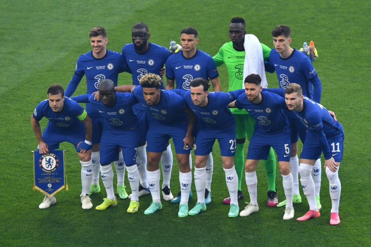 吴艳妮和夏思凝的经典画面，你更喜欢她俩谁？（吴艳妮与夏思凝的名场面，谁更让你心动？）