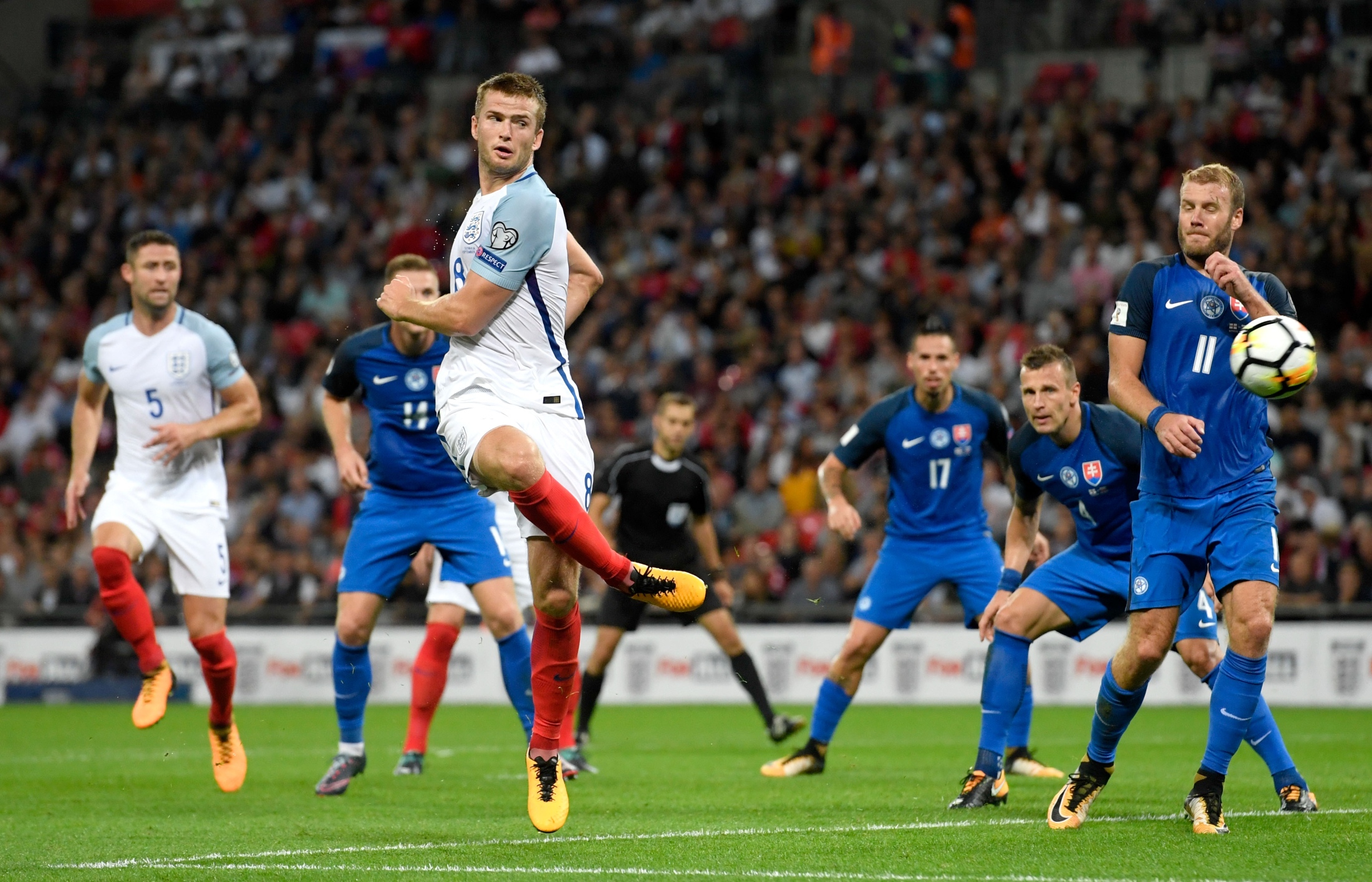 阿森纳传奇蒂埃里-亨利被评为全球第三性感的光头男士（阿森纳名宿蒂埃里·亨利荣登全球性感光头榜第三位）