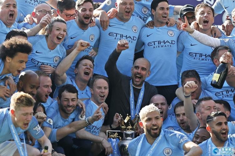 克媒：汉堡进行球衣慈善拍卖，18岁武斯科维奇球衣成标王（克罗地亚媒体：汉堡举办球衣慈善拍卖，18岁武斯科维奇战袍拍得最高价）