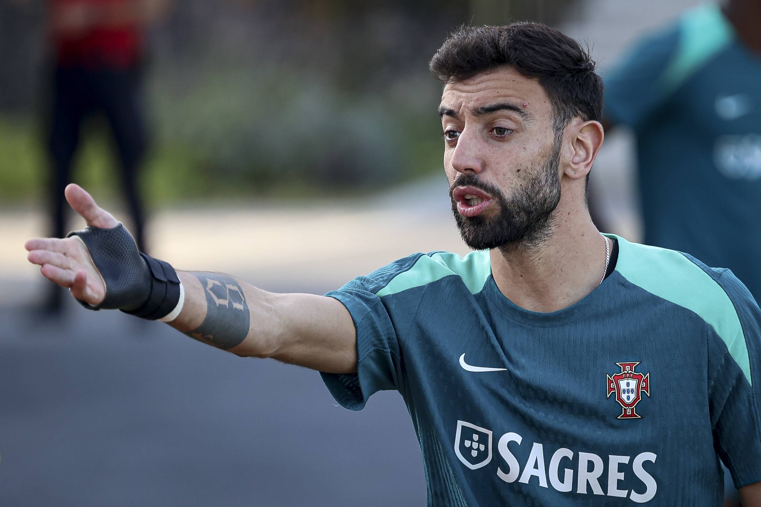 孔蒂：密集赛程下球队难免要付出代价，球队每个人都倾尽所有（孔蒂：赛程密集难免付出代价，全队已竭尽全力）