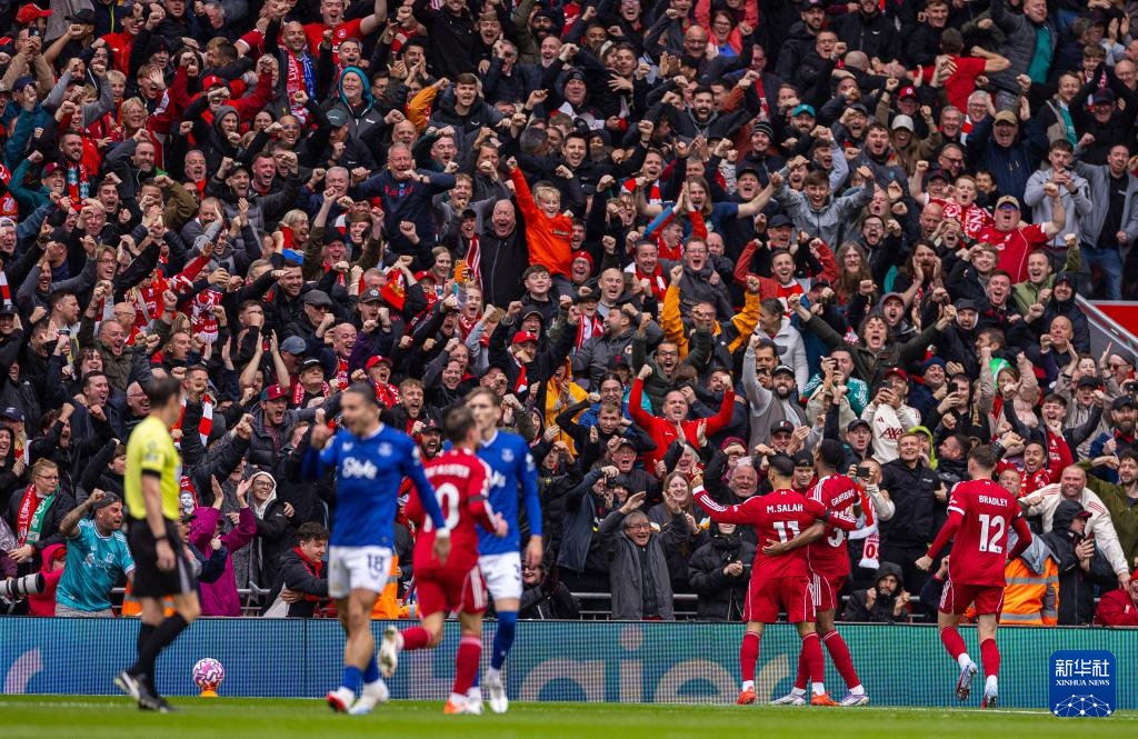 佩工：皮球先打在球员身上再弹到手上，裁判硬造了一个点球（佩工：球先中身体再碰手臂，主裁强行判点球）