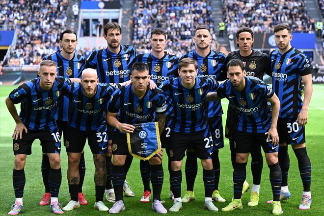 塞梅尼奥锁喉达洛特没被罚下，曼联球迷愤怒：换胖虎早被罚下（塞梅尼奥锁喉达洛特逃红，曼联球迷怒称：换胖虎早被逐出场）