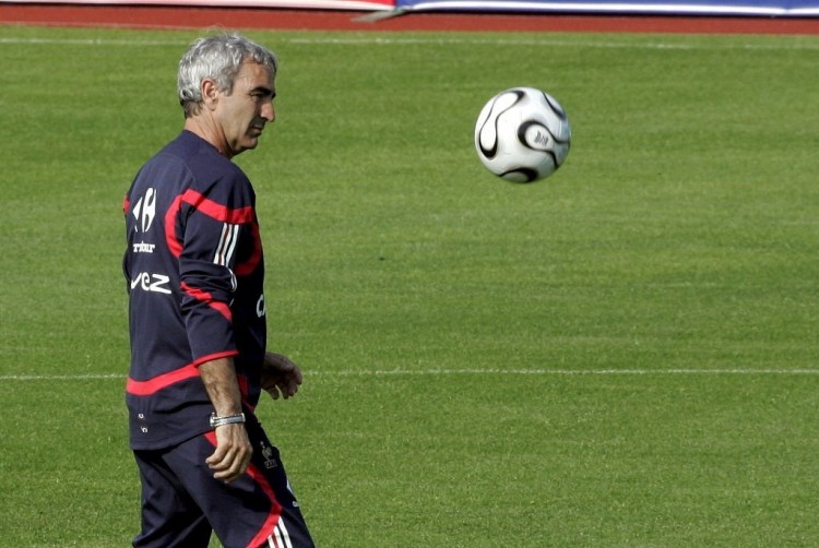 太阳报：穆德里克因宝马车违规贴膜被吊销驾照，罚款199镑（太阳报：因宝马车窗贴膜违规，穆德里克被吊销驾照并罚款199英镑）