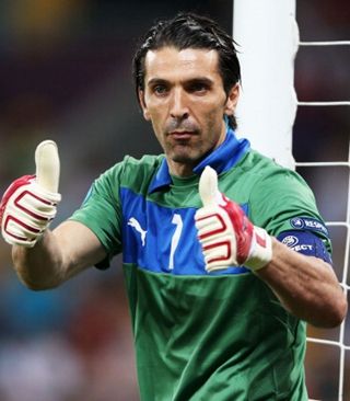 科瓦奇：布兰特和萨比策已归队参加训练，想用胜利为今年收官（科瓦奇：布兰特与萨比策已回归训练，力争以胜利结束今年）