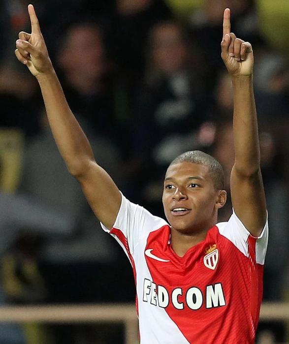 每体：巴萨18岁后卫埃斯帕特训练中受伤，将缺阵约两个月（每体：巴萨18岁小将埃斯帕特训练受伤，预计缺阵近两月）