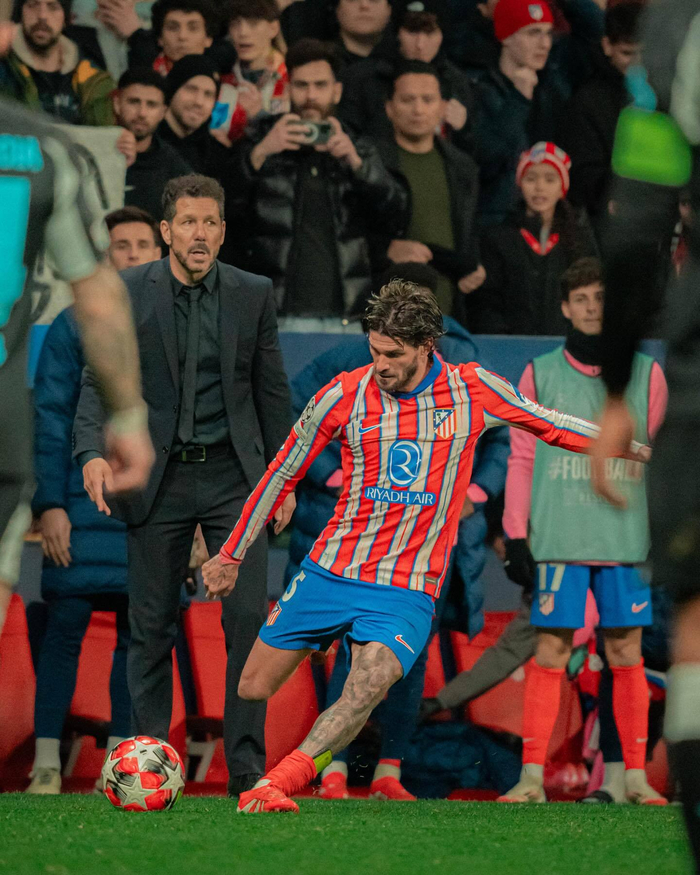 曼联积极追求希腊天才穆扎基蒂斯，有望在2026年夏季转会窗前完成交易。