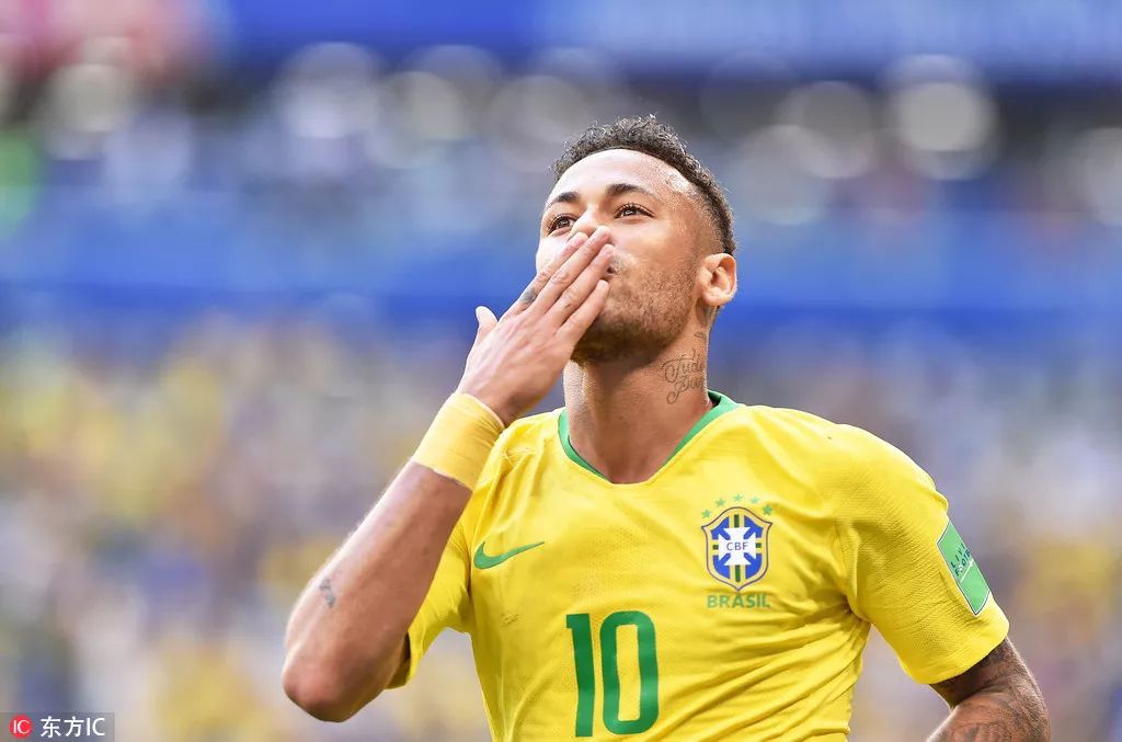 德转预热戴维身价：最高4500万欧不变，最低下跌至3000万欧（德转前瞻戴维估值：上限维持4500万欧，下限下调至3000万欧）